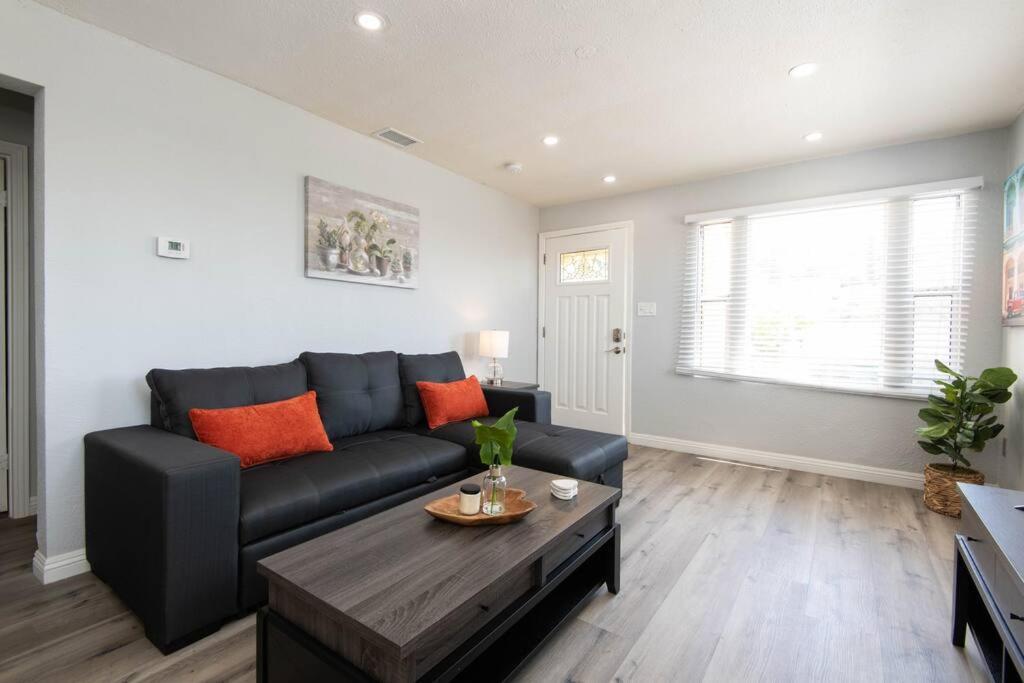 Lovely 2bedroom With Free Parking On Premise Apartamento
